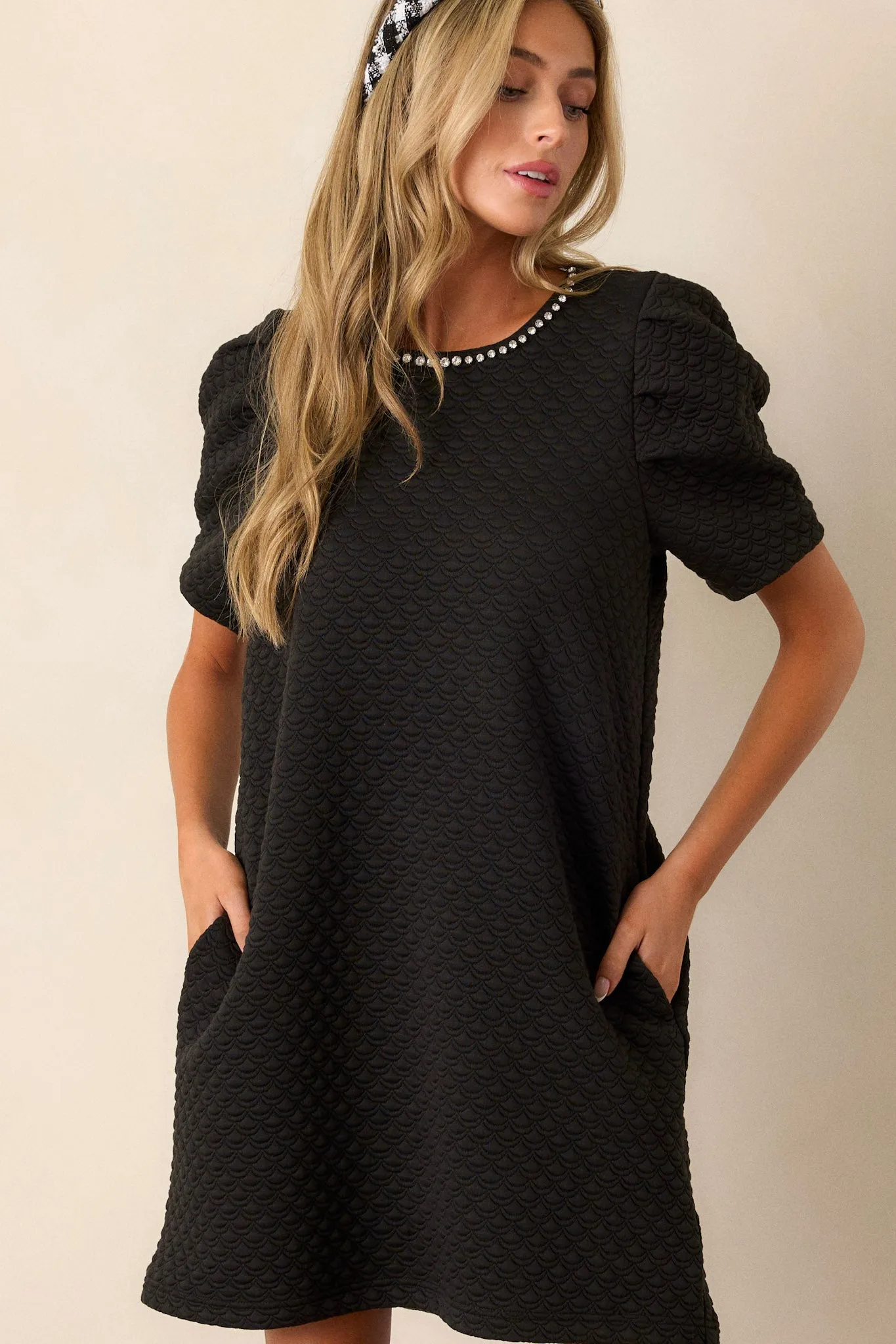 Chic Simplicity Black Short Sleeve Mini Dress