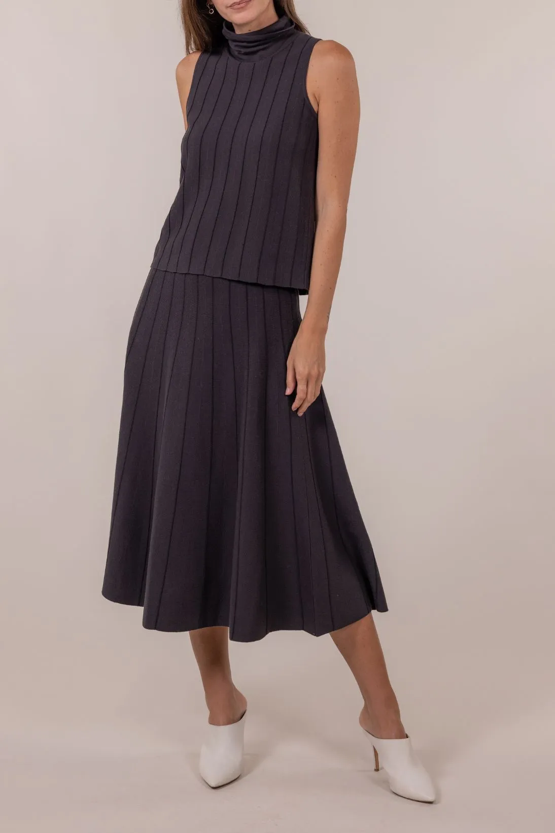 PINSTRIPE SLEEVELESS TURTLENECK