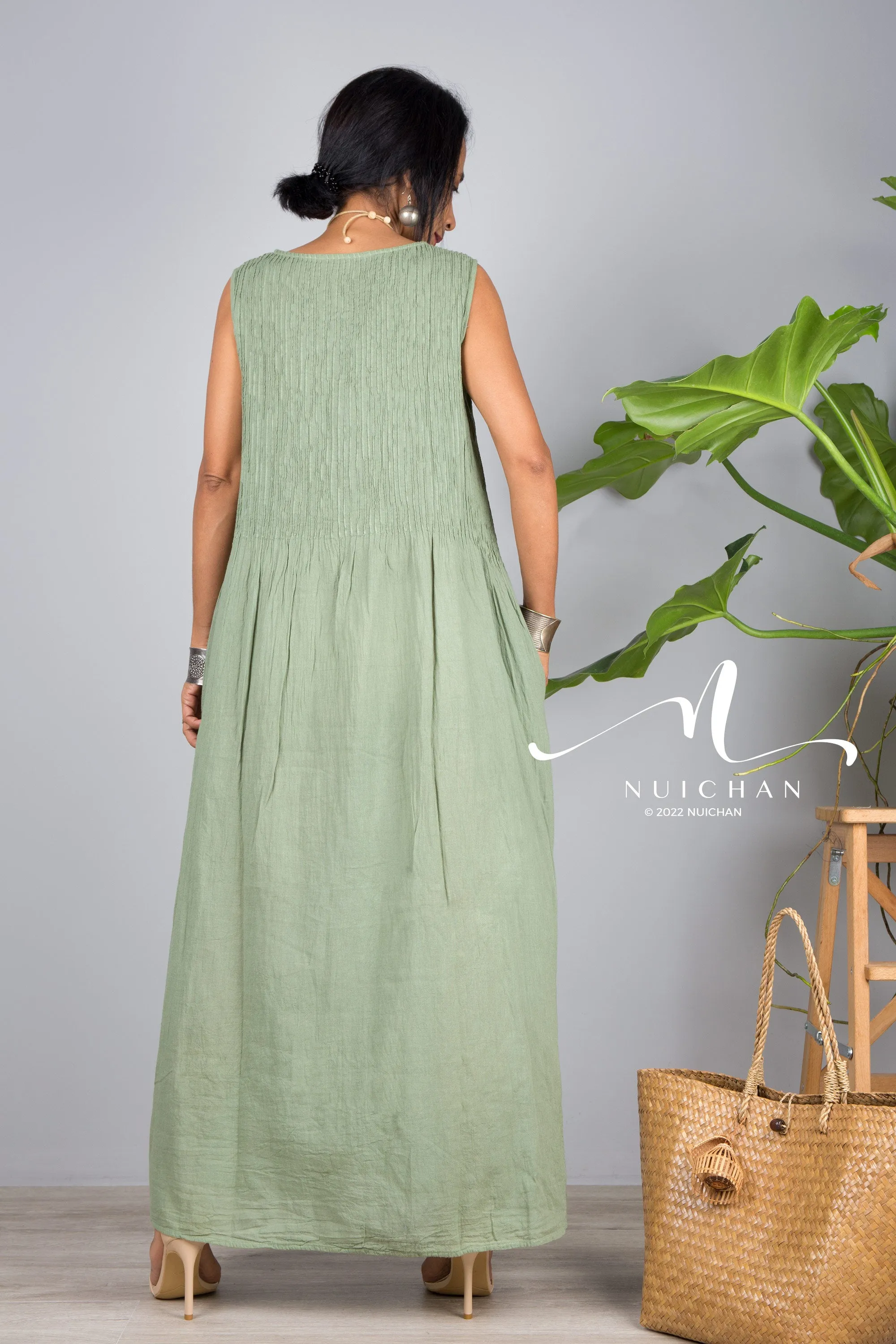 Sleeveless green cotton dress