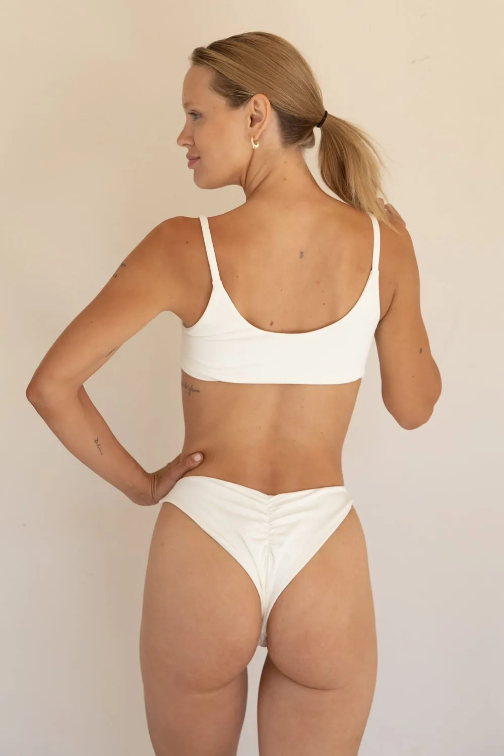 The Sleek Scrunch Bottoms - Ribbed Cream